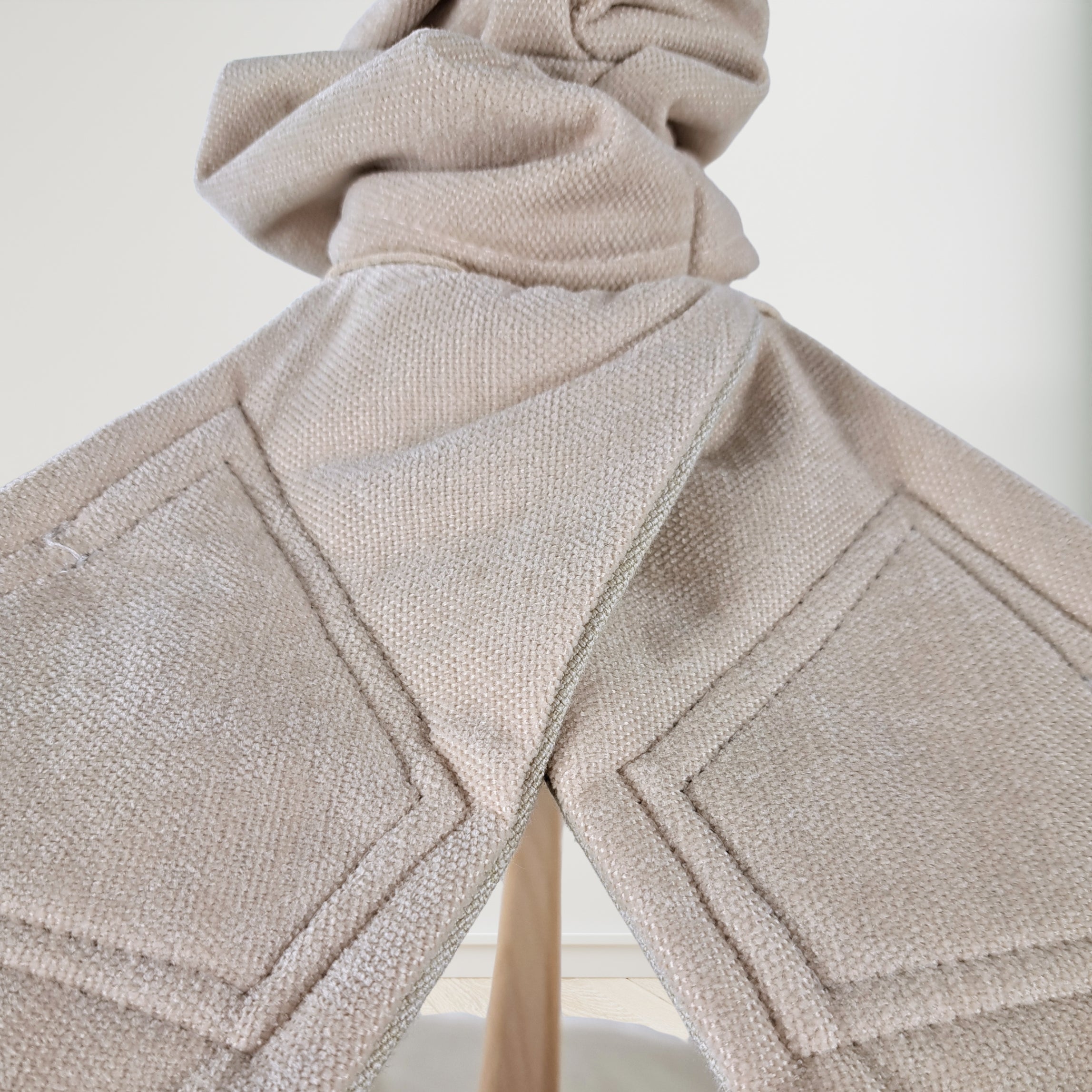 Federwiege XXL Wombagee Detailansicht der Aufhängung in der Farbe PEARL aus der Kollektion 2026