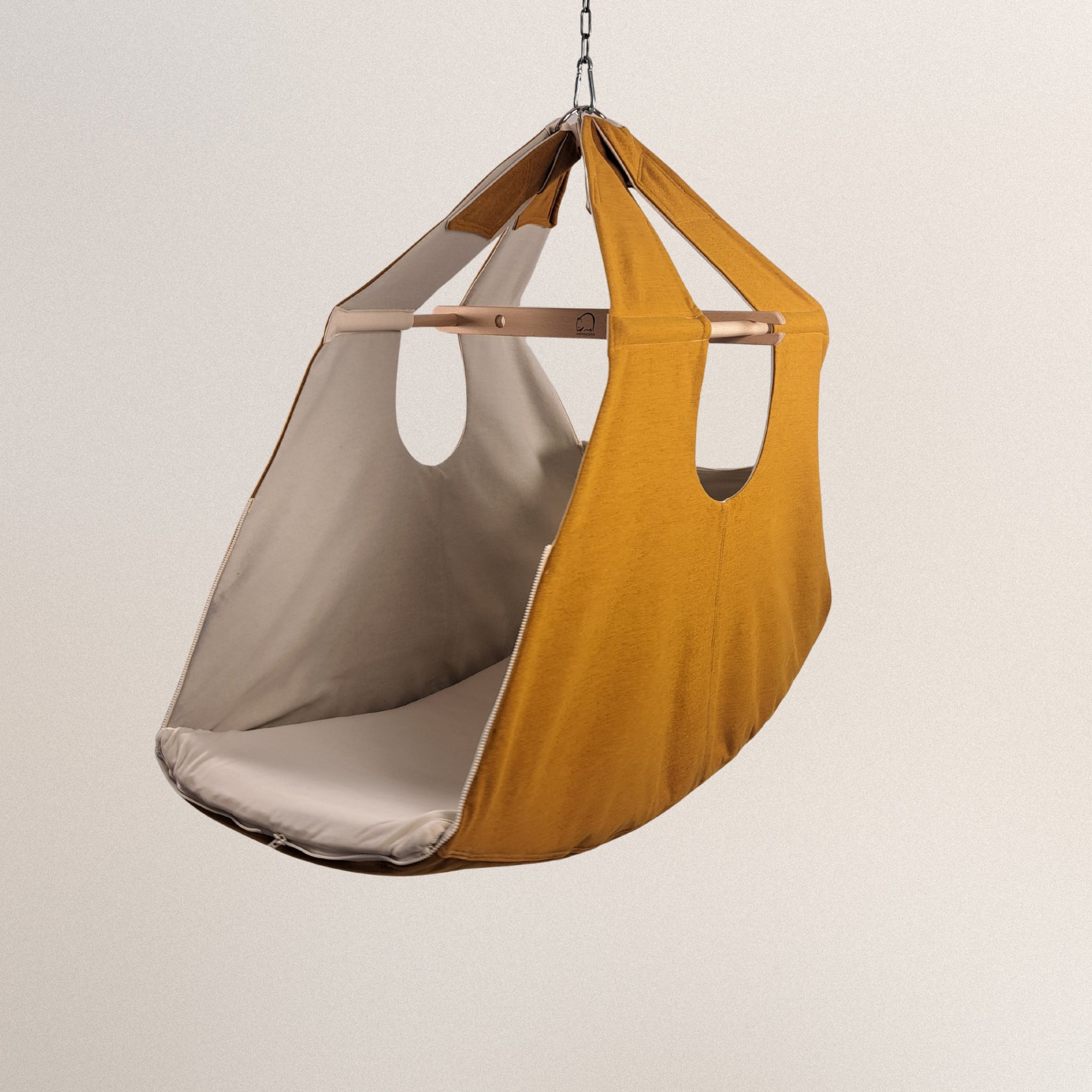 WOMBAGEE® Big One Federwiege für Kinder bis 50kg vor geoeffnet
