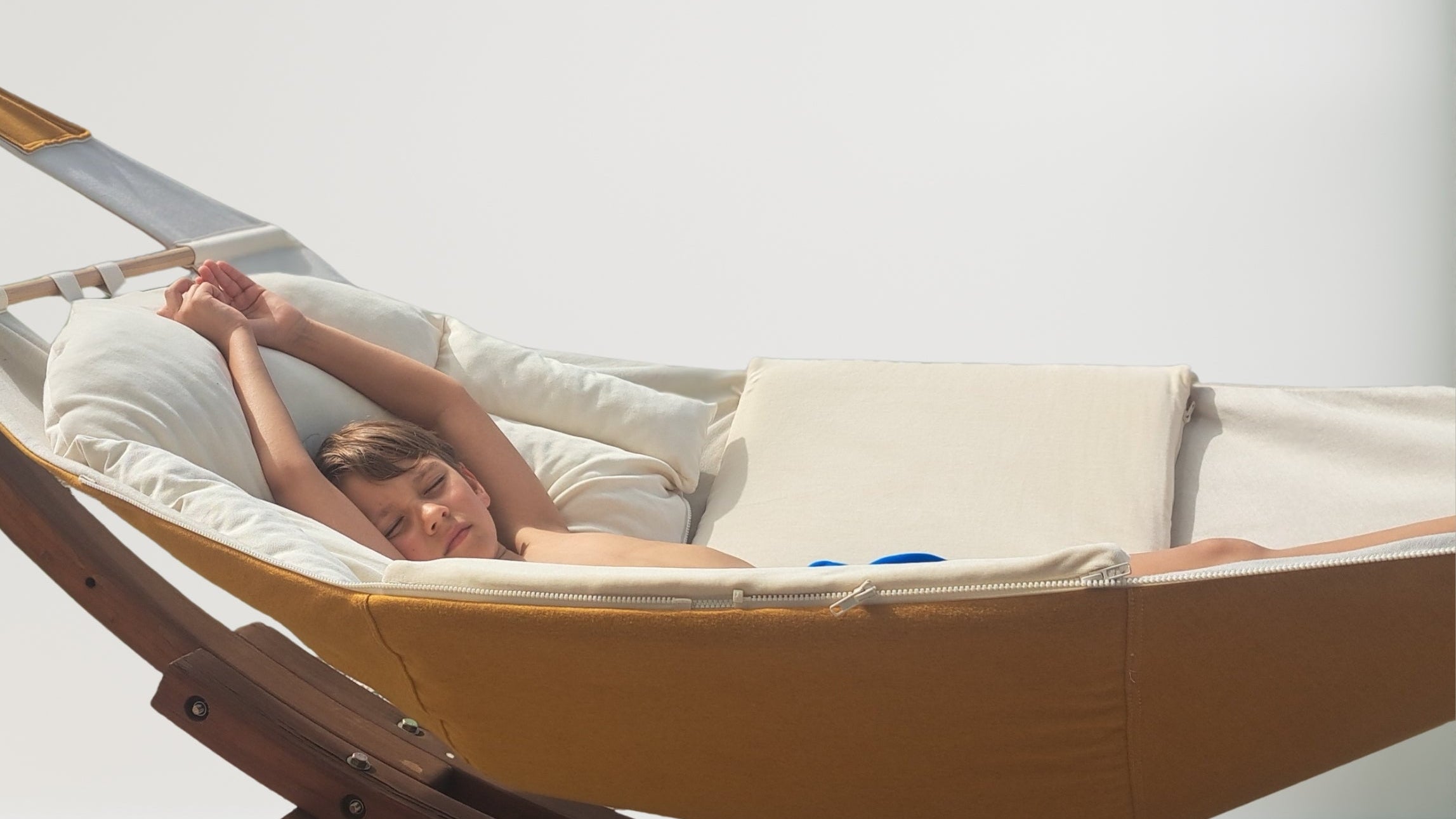 Wombagee Hängewiege als Hängematte mit Jungen