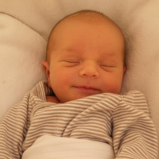 Baby in Wombagee schlafend