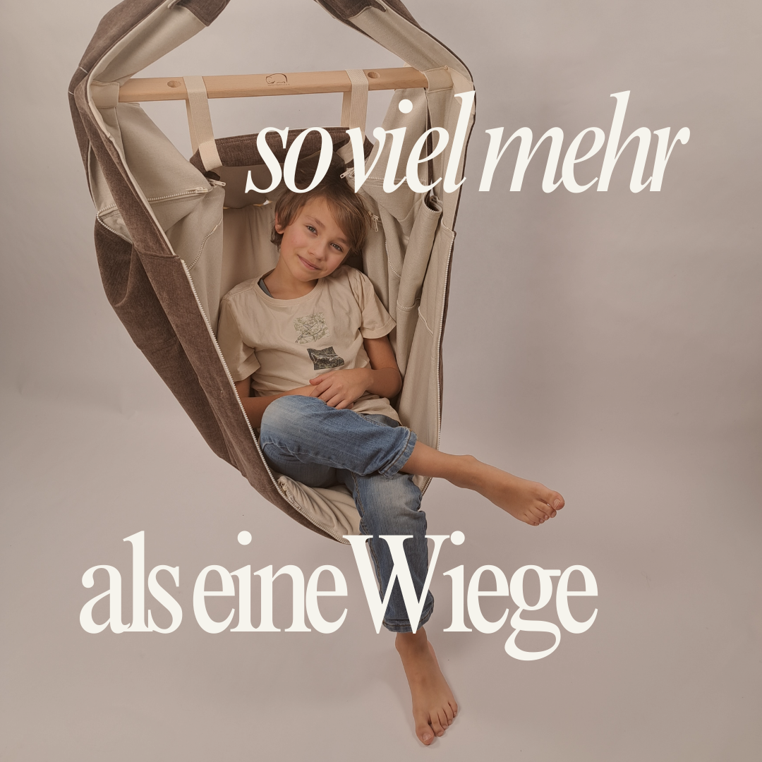 Wombagee Hängesessel in der Farbe MOUSSE mit Junge